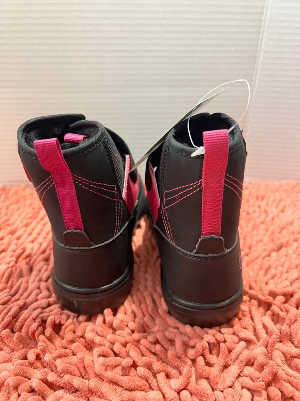 🖤🩷 NWT Baretraps Kinley Girls Boot | Black & Hot Pink